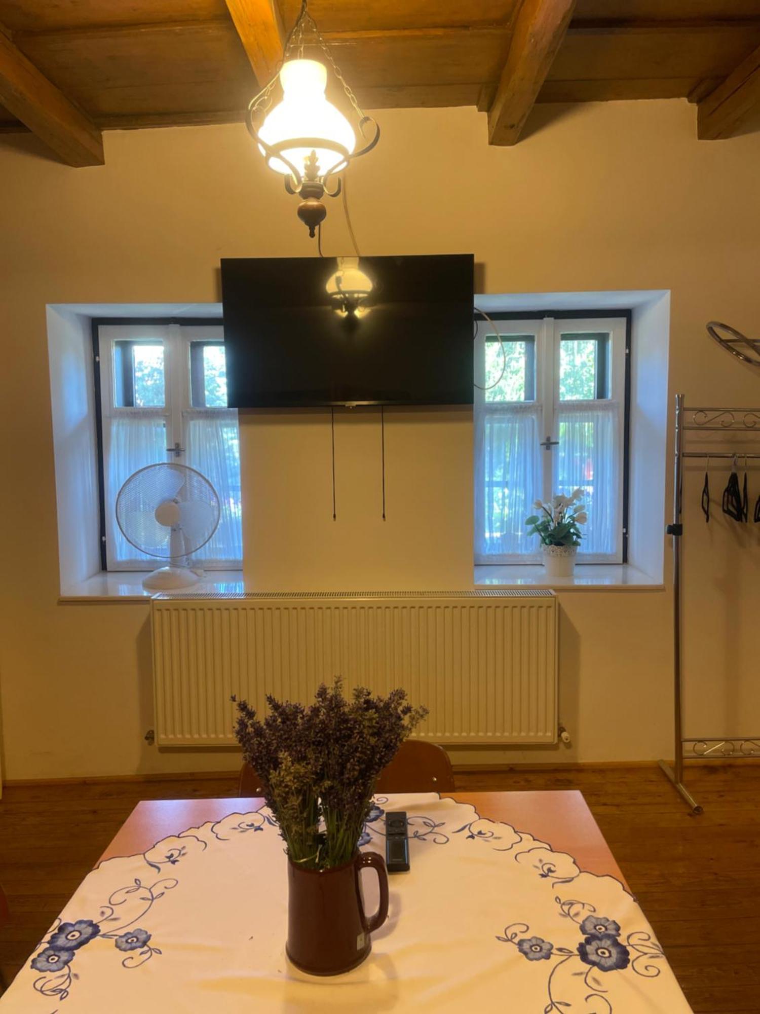 Almosdi Topart Vendeghaz Buitenkant foto